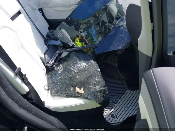 7SAYGDEE8TF371779 2026 TESLA MODEL Y - Image 8