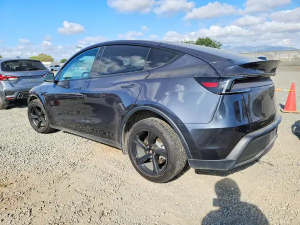7SAYGDEE8TF372575 2026 TESLA MODEL Y - Image 2