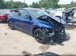 7SAYGDEE8TF375010 2026 TESLA MODEL Y
