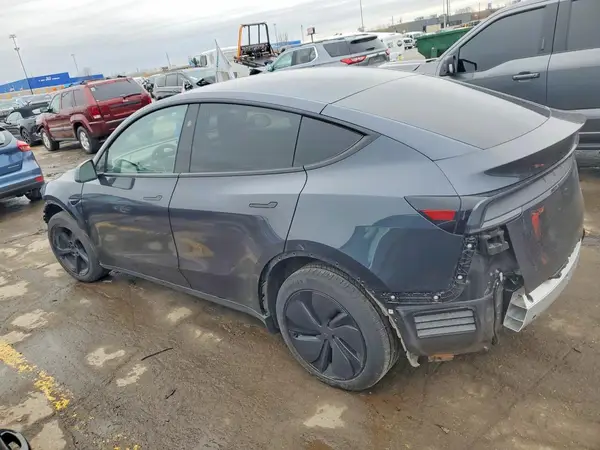 7SAYGDEE8TF378845 2026 TESLA MODEL Y - Image 2