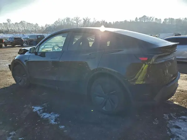 7SAYGDEE8TF386394 2026 TESLA MODEL Y - Image 2