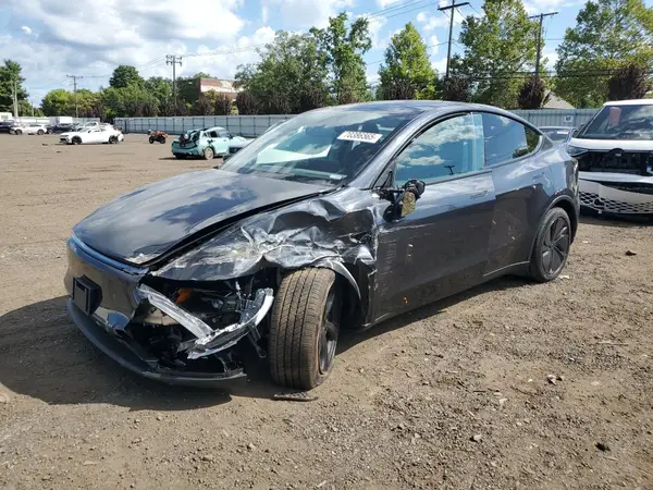 7SAYGDEE8TF386640 2026 TESLA MODEL Y - Image 1