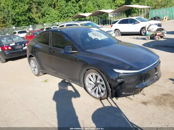7SAYGDEE8TF391918 2026 TESLA MODEL Y - Image 1