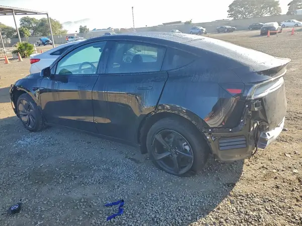 7SAYGDEE8TF392602 2026 TESLA MODEL Y - Image 2