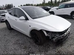 7SAYGDEE8TF426294 2026 TESLA MODEL Y