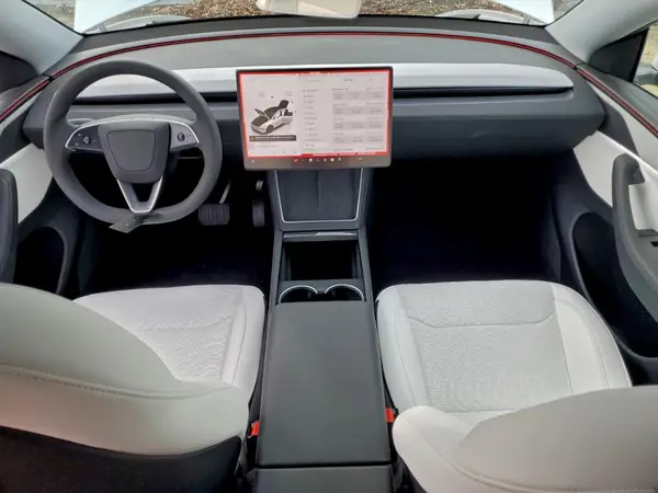 7SAYGDEE8TF447601 2026 TESLA MODEL Y - Image 8