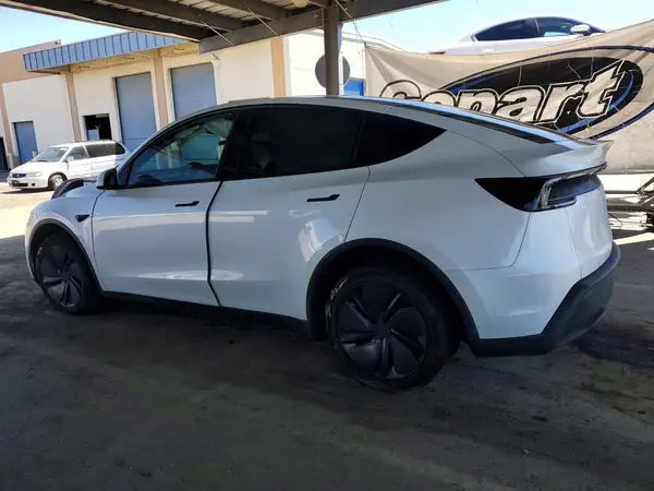 7SAYGDEE8TF453575 2026 TESLA MODEL Y - Image 2