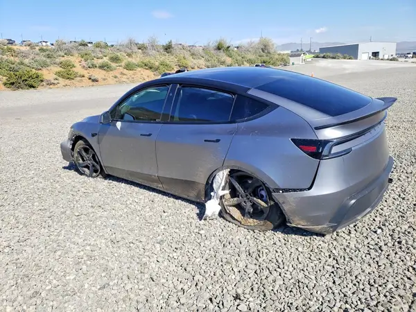 7SAYGDEE8TF461482 2026 TESLA MODEL Y - Image 2