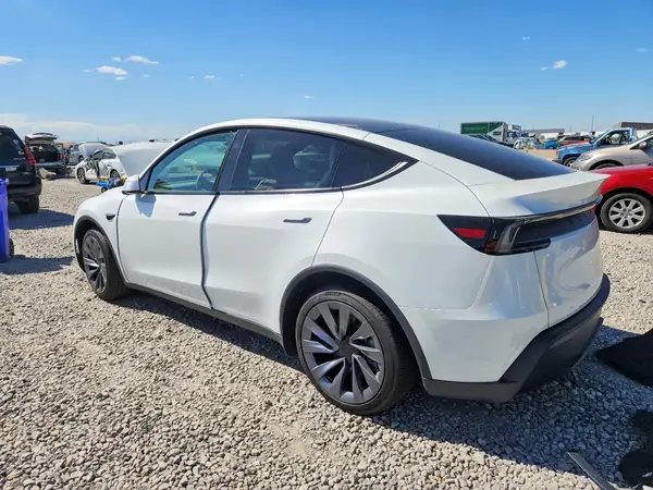 7SAYGDEE8TF576695 2026 TESLA MODEL Y - Image 2