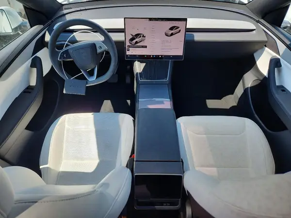 7SAYGDEE8TF576695 2026 TESLA MODEL Y - Image 8