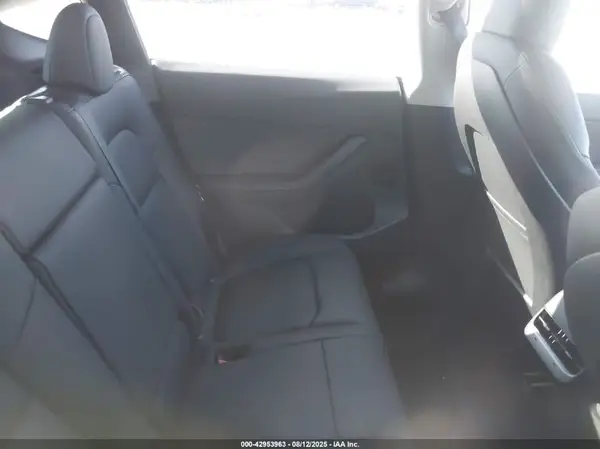 7SAYGDEE9NA004485 2022 TESLA MODEL Y - Image 8