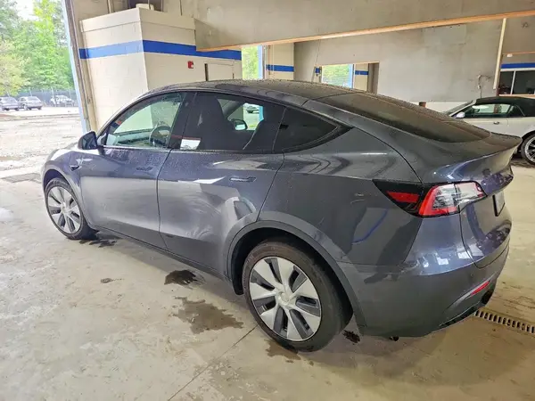 7SAYGDEE9NA005510 2022 TESLA MODEL Y - Image 2