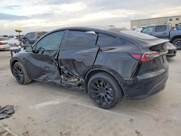 7SAYGDEE9NA006303 2022 TESLA MODEL Y - Image 2