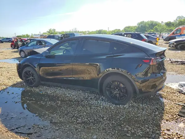 7SAYGDEE9NA008715 2022 TESLA MODEL Y - Image 2