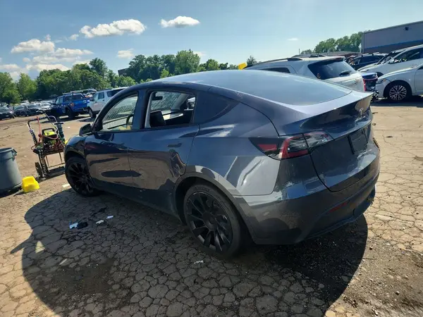 7SAYGDEE9NA009301 2022 TESLA MODEL Y - Image 2
