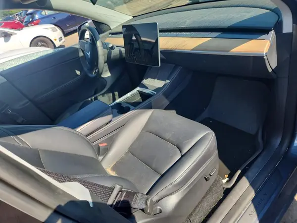 7SAYGDEE9NA009301 2022 TESLA MODEL Y - Image 8
