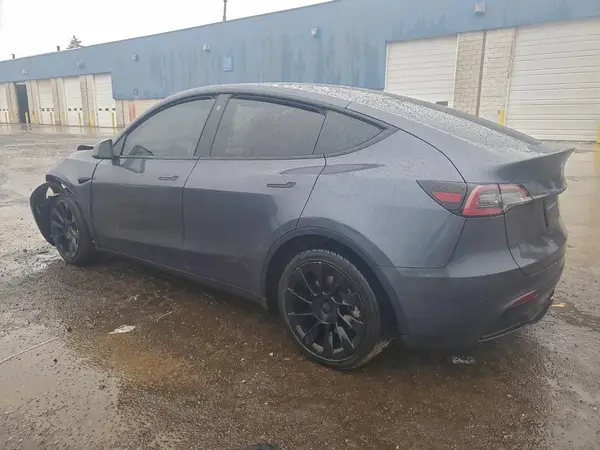 7SAYGDEE9NA013882 2022 TESLA MODEL Y - Image 2