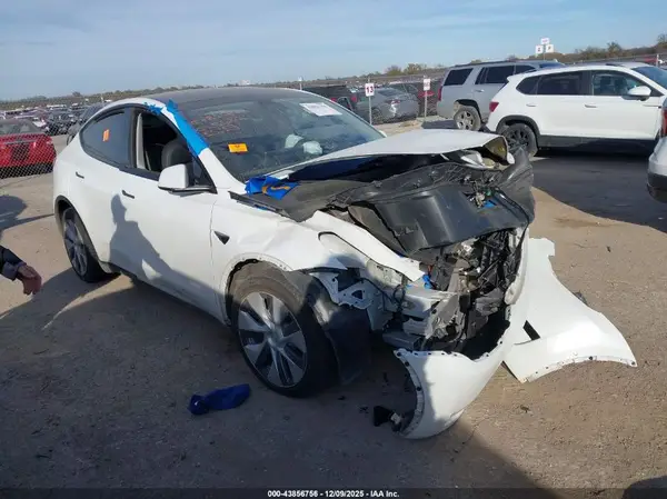 7SAYGDEE9NA015681 2022 TESLA MODEL Y - Image 1
