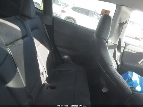 7SAYGDEE9NA015681 2022 TESLA MODEL Y - Image 8