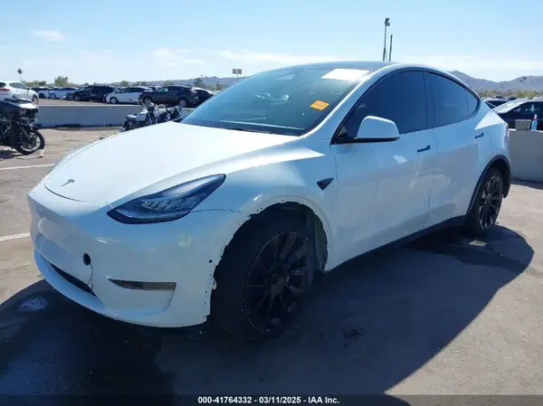 7SAYGDEE9NA017284 2022 TESLA MODEL Y - Image 2