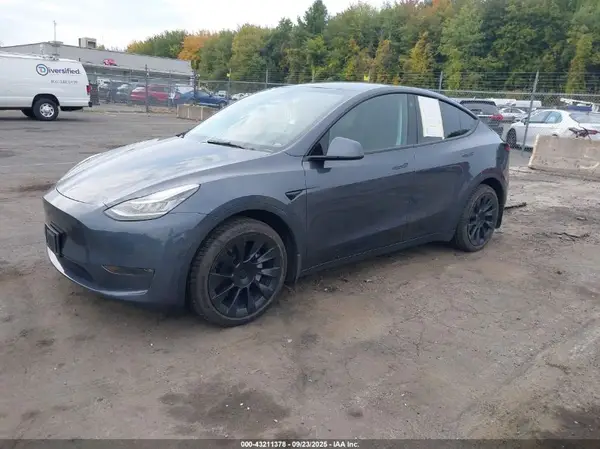7SAYGDEE9NA018029 2022 TESLA MODEL Y - Image 2