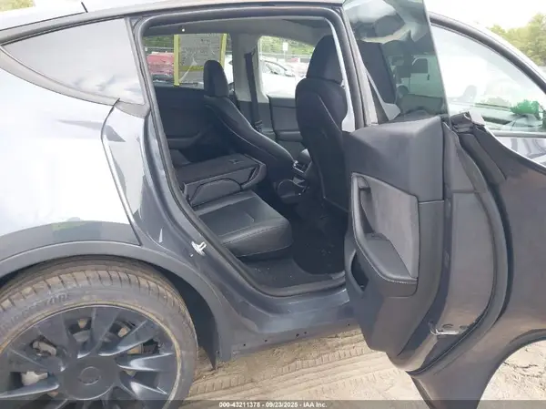 7SAYGDEE9NA018029 2022 TESLA MODEL Y - Image 8