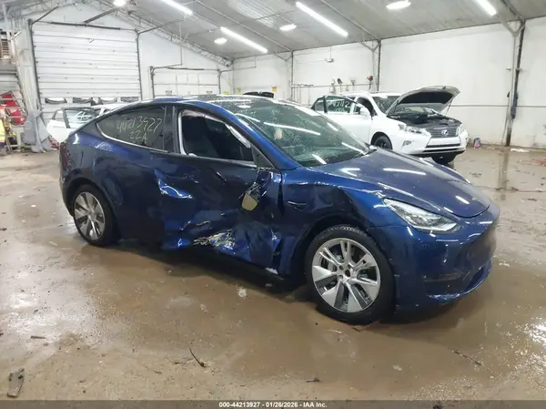 7SAYGDEE9NA019312 2022 TESLA MODEL Y - Image 1