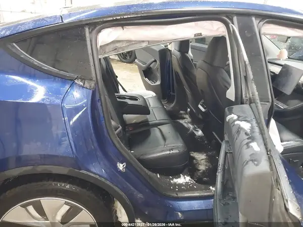 7SAYGDEE9NA019312 2022 TESLA MODEL Y - Image 8