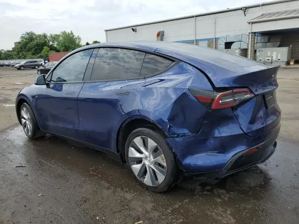 7SAYGDEE9NF311268 2022 TESLA MODEL Y - Image 2