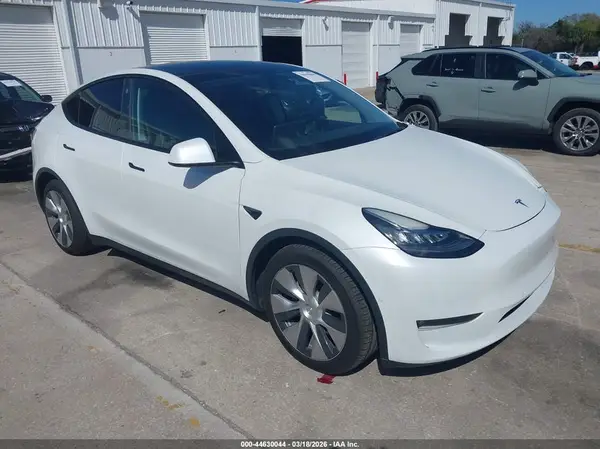 7SAYGDEE9NF327972 2022 TESLA MODEL Y - Image 1