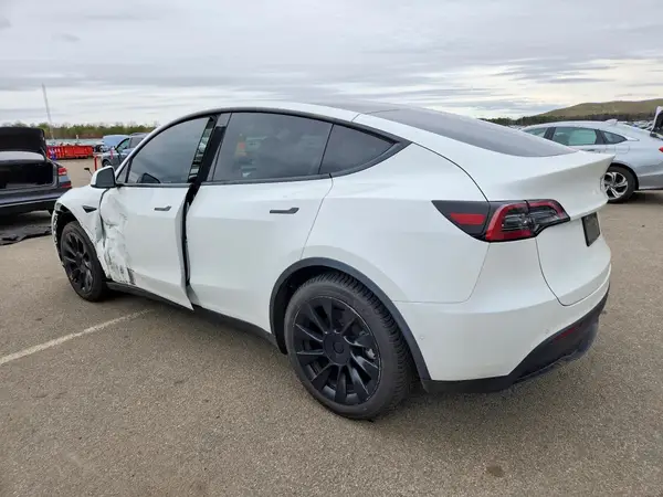 7SAYGDEE9NF332248 2022 TESLA MODEL Y - Image 2