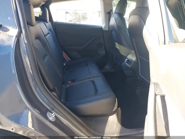 7SAYGDEE9NF337966 2022 TESLA MODEL Y - Image 8