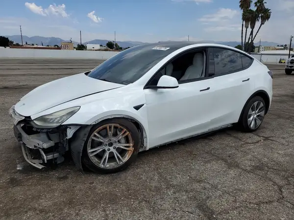7SAYGDEE9NF354153 2022 TESLA MODEL Y - Image 1
