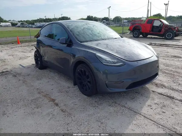 7SAYGDEE9NF365993 2022 TESLA MODEL Y - Image 1