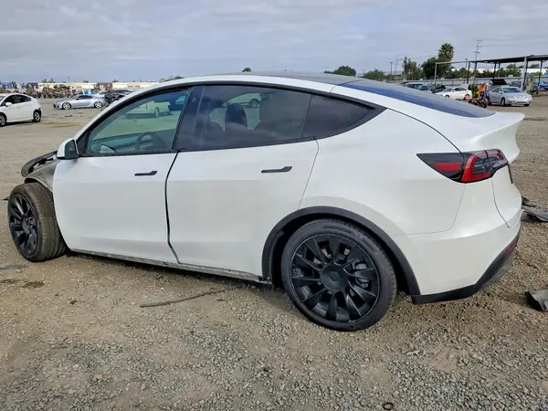7SAYGDEE9NF370174 2022 TESLA MODEL Y - Image 2