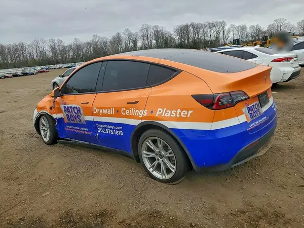 7SAYGDEE9NF377545 2022 TESLA MODEL Y - Image 2