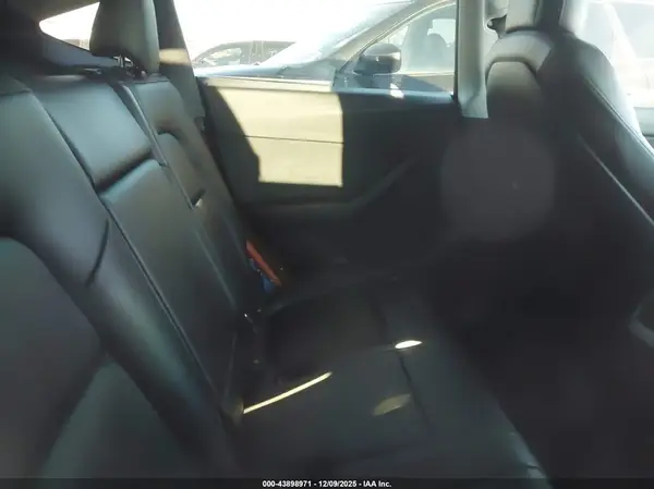 7SAYGDEE9NF381482 2022 TESLA MODEL Y - Image 8