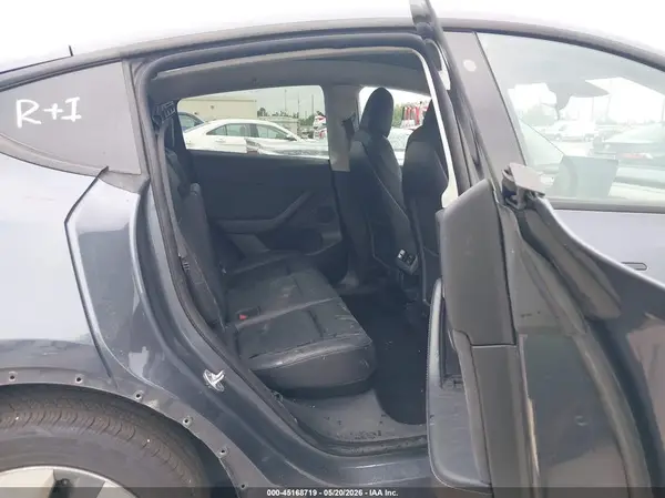 7SAYGDEE9NF385306 2022 TESLA MODEL Y - Image 8
