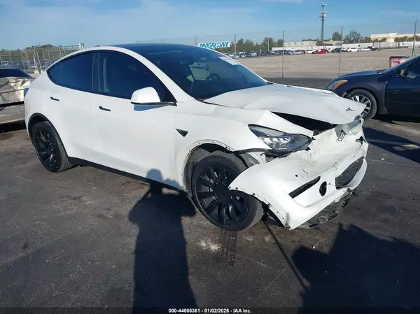 7SAYGDEE9NF385502 2022 TESLA MODEL Y - Image 1