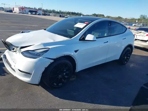 7SAYGDEE9NF385502 2022 TESLA MODEL Y - Image 2