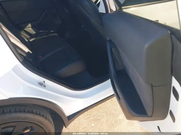 7SAYGDEE9NF385502 2022 TESLA MODEL Y - Image 8