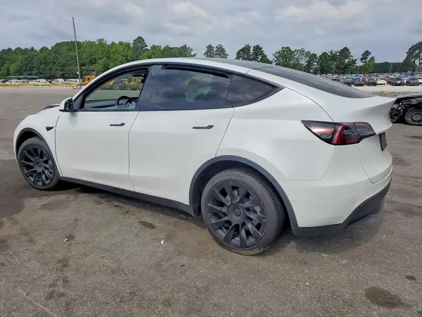 7SAYGDEE9NF385581 2022 TESLA MODEL Y - Image 2