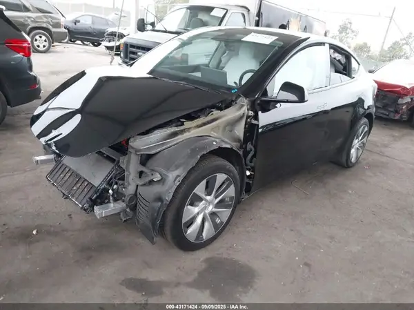 7SAYGDEE9NF400886 2022 TESLA MODEL Y - Image 2