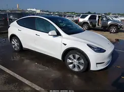 7SAYGDEE9NF419261 2022 TESLA MODEL Y
