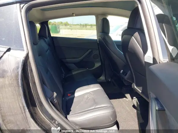 7SAYGDEE9NF424105 2022 TESLA MODEL Y - Image 8
