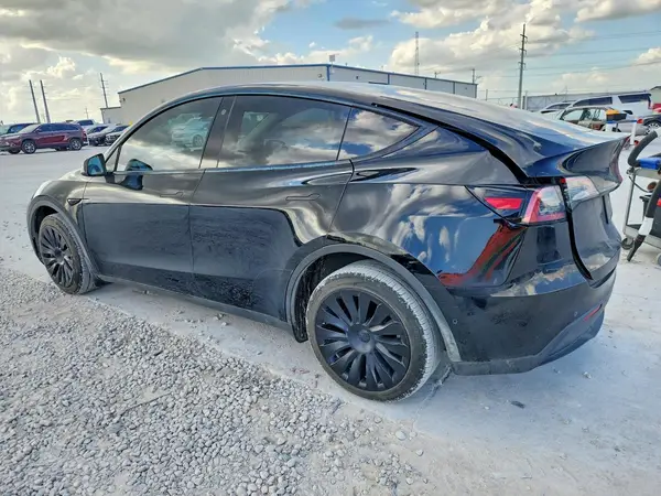 7SAYGDEE9NF425416 2022 TESLA MODEL Y - Image 2