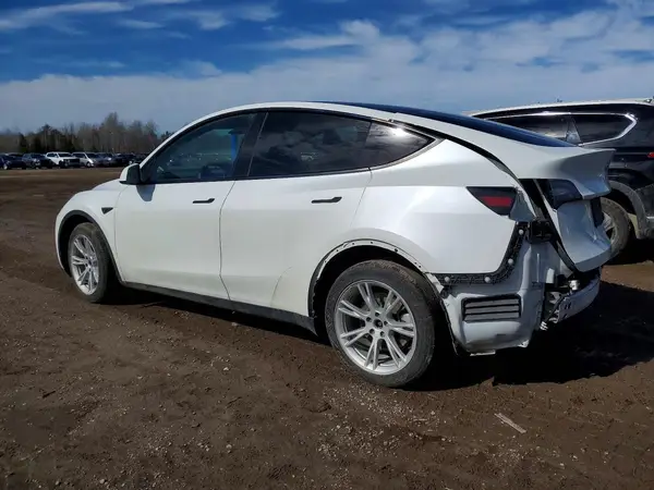 7SAYGDEE9NF425531 2022 TESLA MODEL Y - Image 2