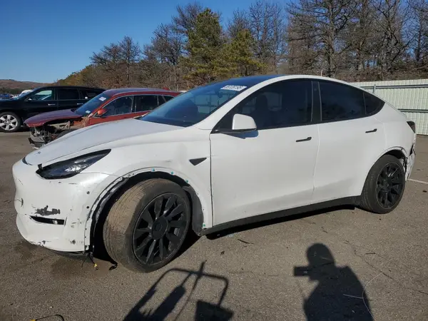 7SAYGDEE9NF425688 2022 TESLA MODEL Y - Image 1