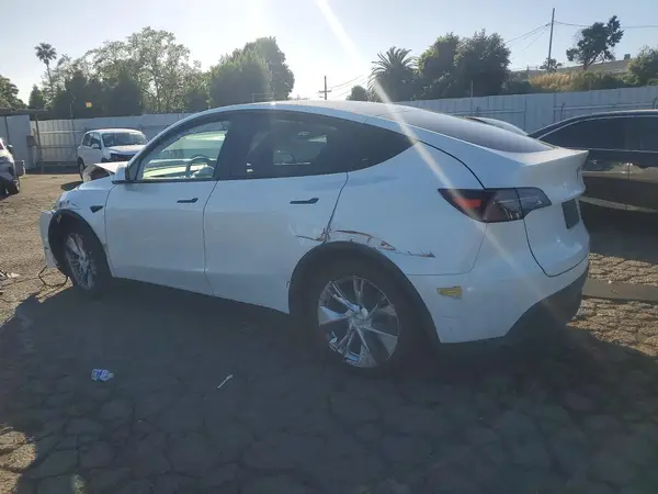 7SAYGDEE9NF427747 2022 TESLA MODEL Y - Image 2
