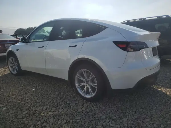 7SAYGDEE9NF427831 2022 TESLA MODEL Y - Image 2